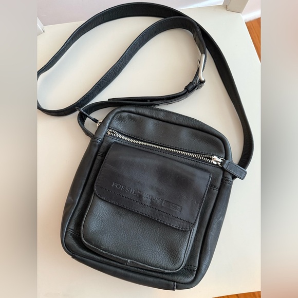 Fossil Vintage Black Leather Adjustable Crossbody - Picture 1 of 8